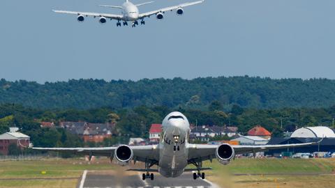 Two incoming aircraft for landing