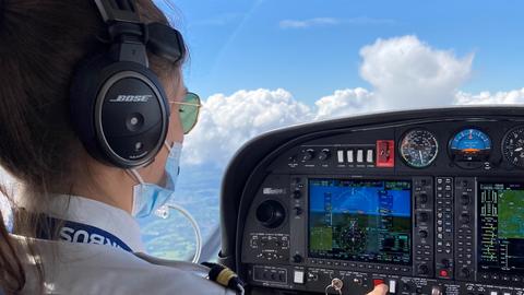 Airbus Flight Academy cadet Zoé in flight Airbus Flight Academy cadet Zoé in flight