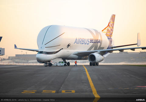 BelugaXL first A350 XWB wings loading and transportation operation