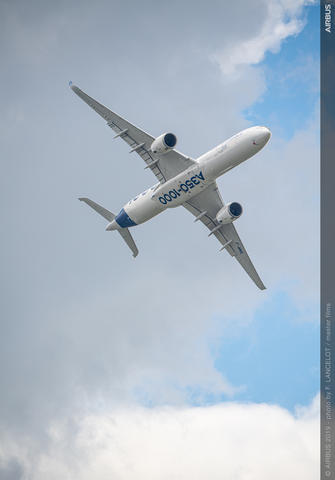A350-1000 flying