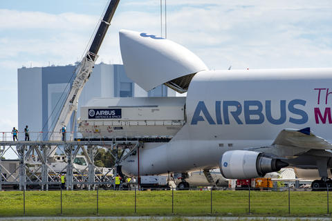 Unloading of Hotbird satellite in Cape Canaveral