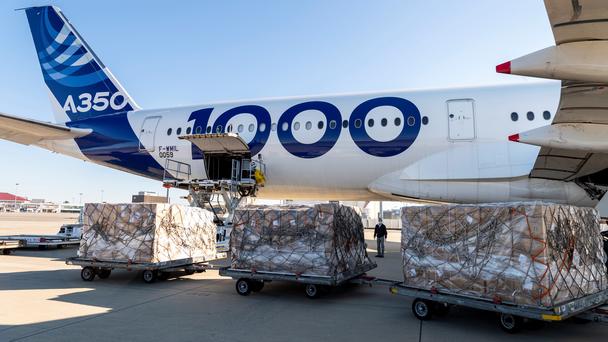 A350-1000 receives cargo in Tianjin 