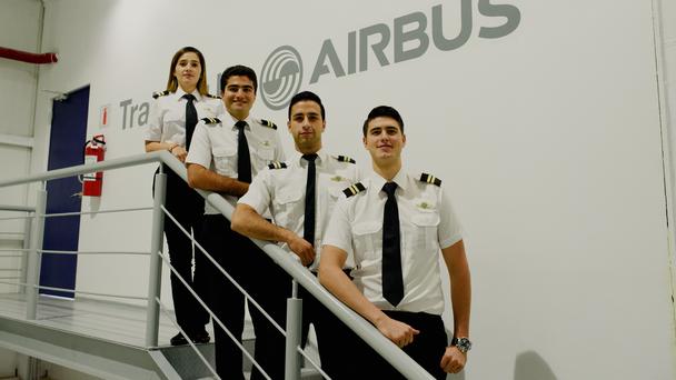 Airbus Flight Academy Mexico - 4 cadets in training centre