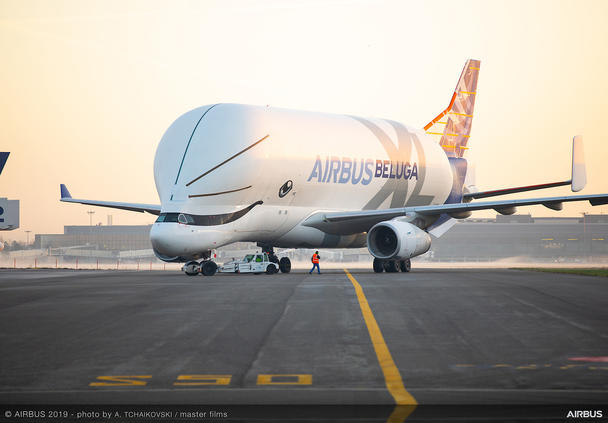 BelugaXL first A350 XWB wings loading and transportation operation