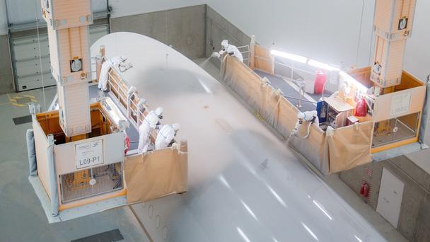 People_Worker_Aircraft_Paint_A350_1000_Qatar People_Worker_Aircraft_Paint_A350_1000_Qatar