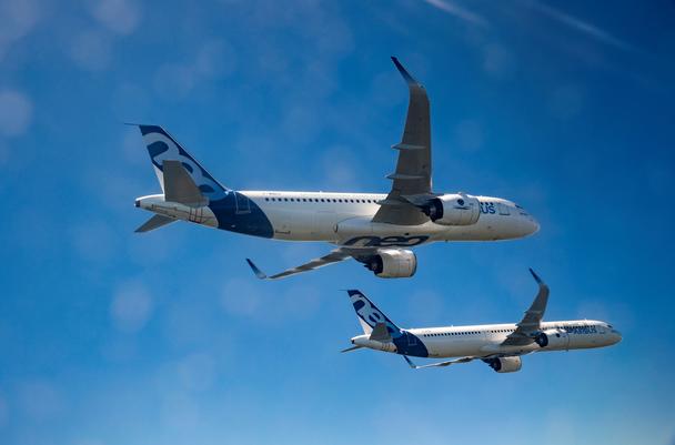 A320neo and A321neo in formation flight © AIRBUS S.A.S 2016 - Photo by S. RAMADIER