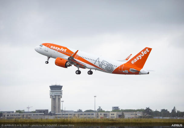 EasyJet_A320_Take_Off