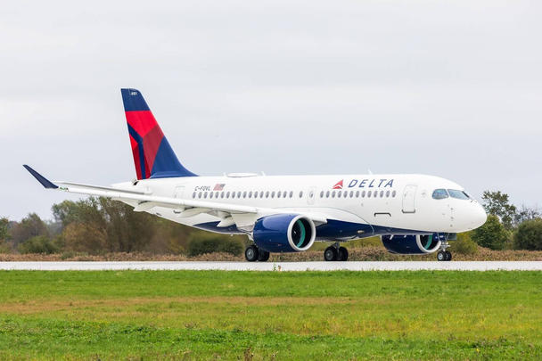 Delta A220 lining up Delta A220 lining up