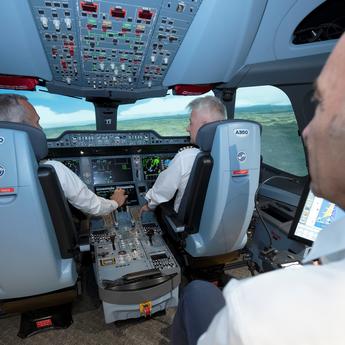 Flight training session in a full flight simulator