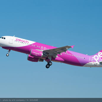 a320 peach taking off