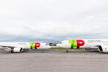 TAP A321 A330 TAP aircrafts - A321 and A330 together on ground