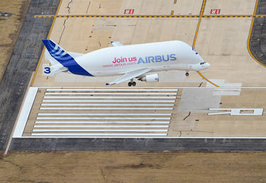 Beluga delivers satellite to USA Beluga delivers satellite to USA