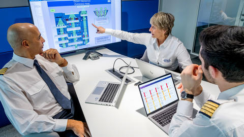 Flight Training Courses DeBriefing