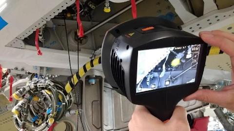 Detection of leak behind wing leading edge