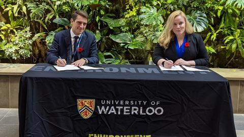 Thomas Lagaillarde NAVBLUE & Suzanne Kearns - WISA sign agreement (copyright NAVBLUE)