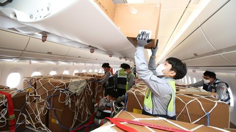 Asiana-A350-Cargo-After-Modification-Loading