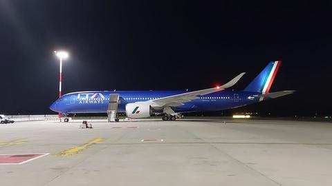 first-ita-airways-a350-in-roma