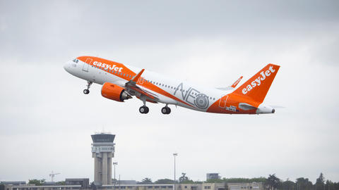 EasyJet_A320_Take_Off