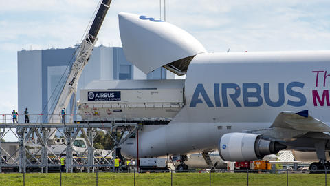  Unloading of Hotbird satellite in Cape Canaveral