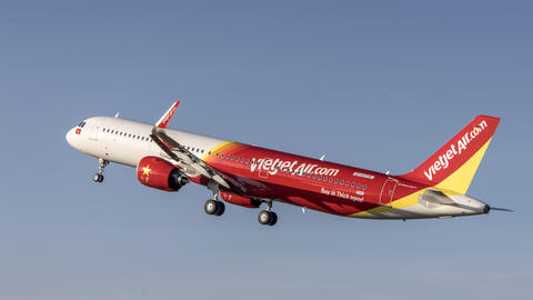 An A321neo Vietjet taking off