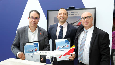Iberia L Bins A320 signature ceremony