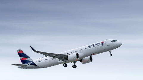 An Airbus A321neo with the LATAM livery taking off