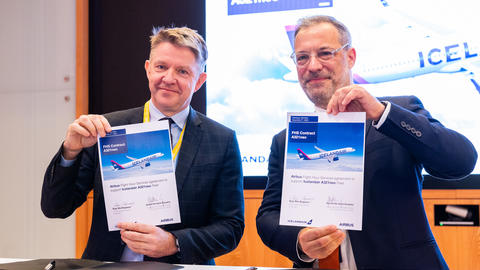 Signature ceremony - Bogi Nils, CEO of Icelandair and Benoit de Saint Exupery, VP Sales Airbus