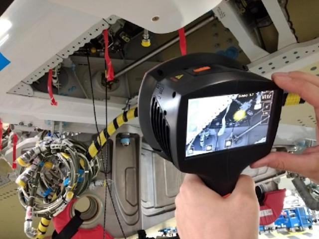 Detection of leak behind wing leading edge