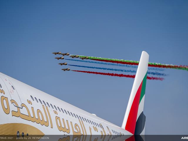 Emirates Dubai Airshow 2021 - Al Fursan demo flight
