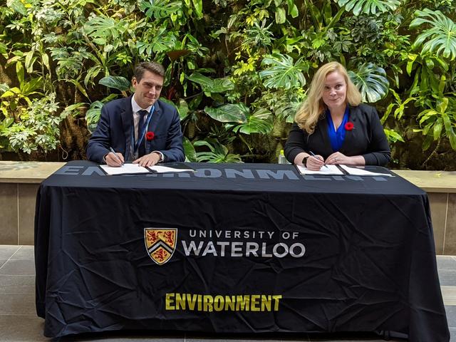 Thomas Lagaillarde NAVBLUE & Suzanne Kearns - WISA sign agreement (copyright NAVBLUE)