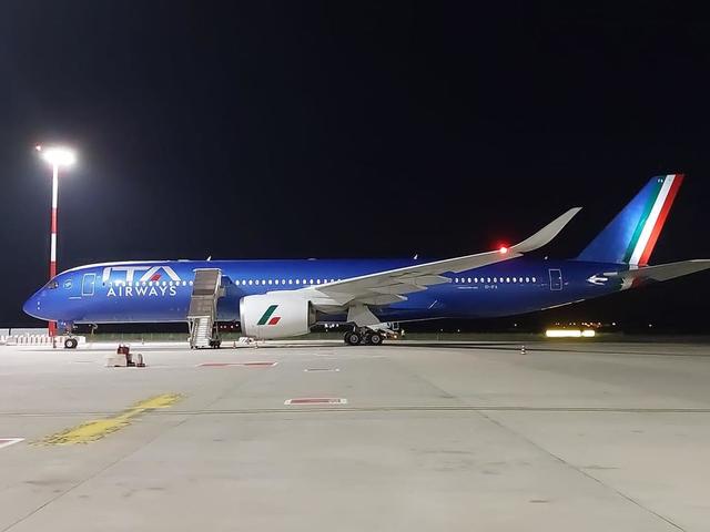 first-ita-airways-a350-in-roma
