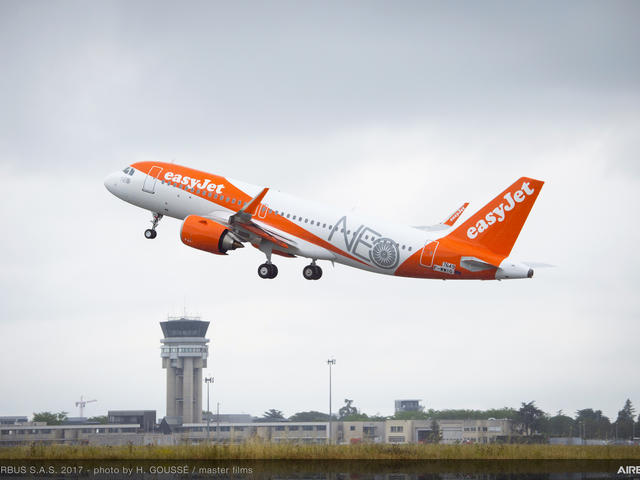 EasyJet_A320_Take_Off