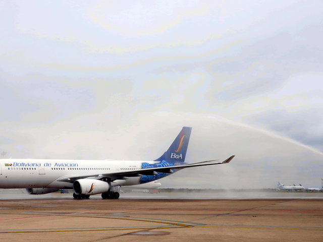 New Boliviana A330 being welcomed with a water salute