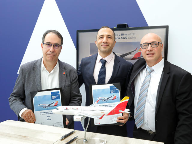 Iberia L Bins A320 signature ceremony