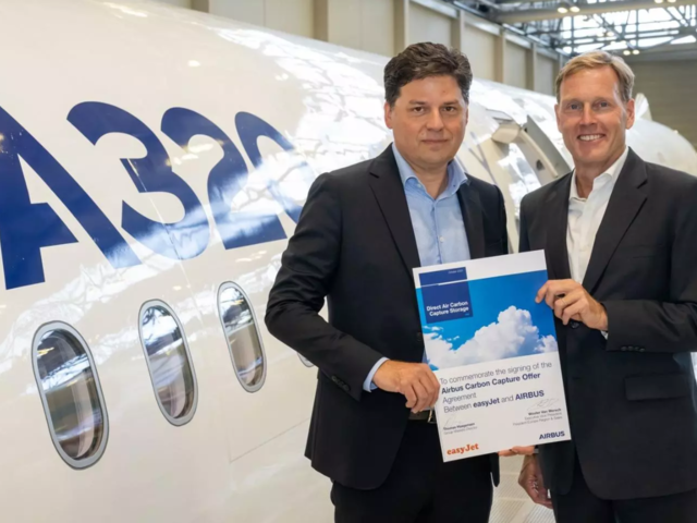 Signature ceremony easyJEt Carbon Capture