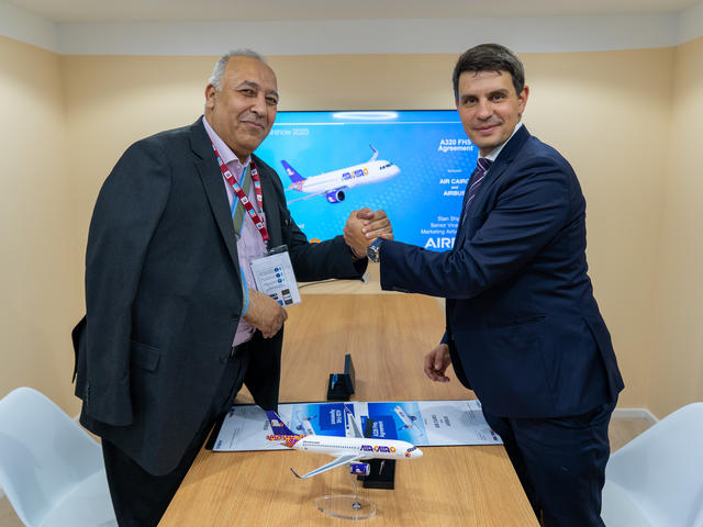 Dubai Airshow 2023 - A320 FHS Agreement between Airbus and Air Cairo