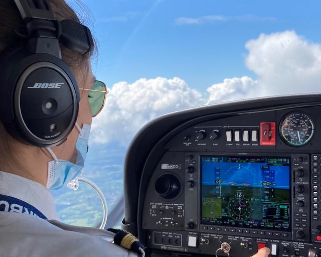 Airbus Flight Academy cadet Zoé in flight Airbus Flight Academy cadet Zoé in flight