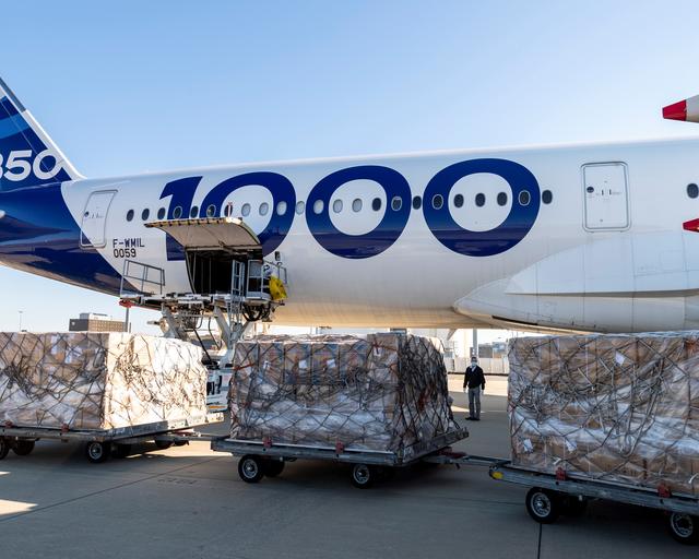 A350-1000 receives cargo in Tianjin A350-1000 receives cargo in Tianjin