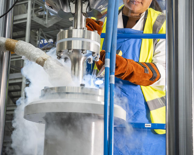 Cryogenic liquid nitrogen test Cryogenic liquid nitrogen test
