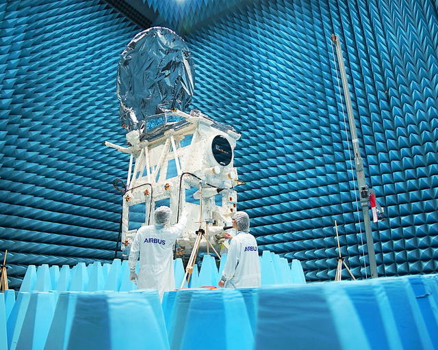 Electromagnetic test proceed on satellite Electromagnetic test proceed on satellite