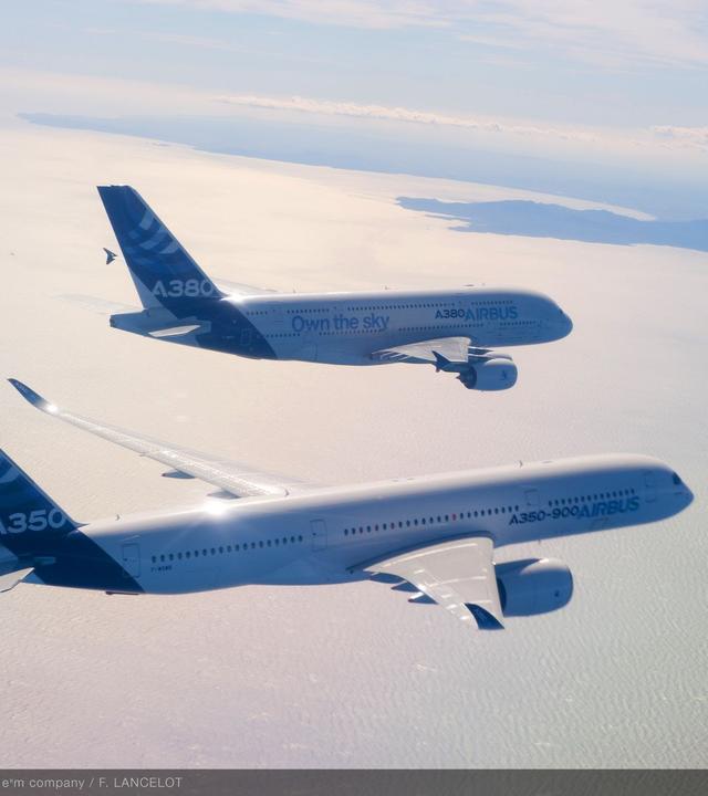A350 and A380 in flight