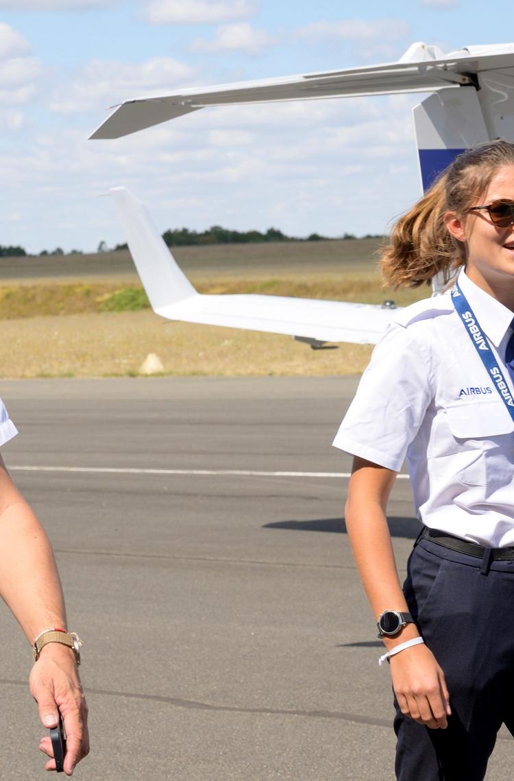 Airbus Flight Academy 2 cadets on ground