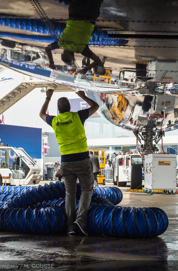 maintenance-header maintenance of an aircraft