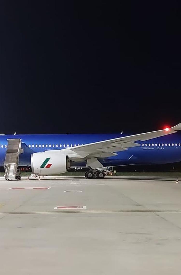 first-ita-airways-a350-in-roma