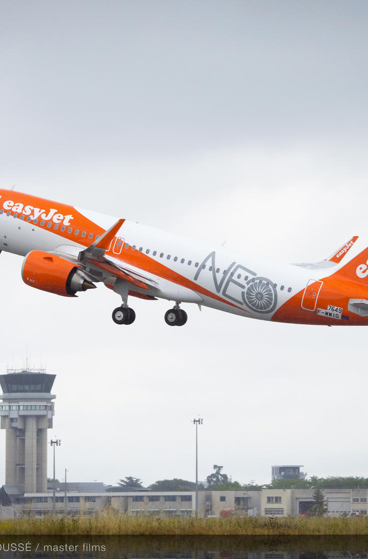 EasyJet_A320_Take_Off