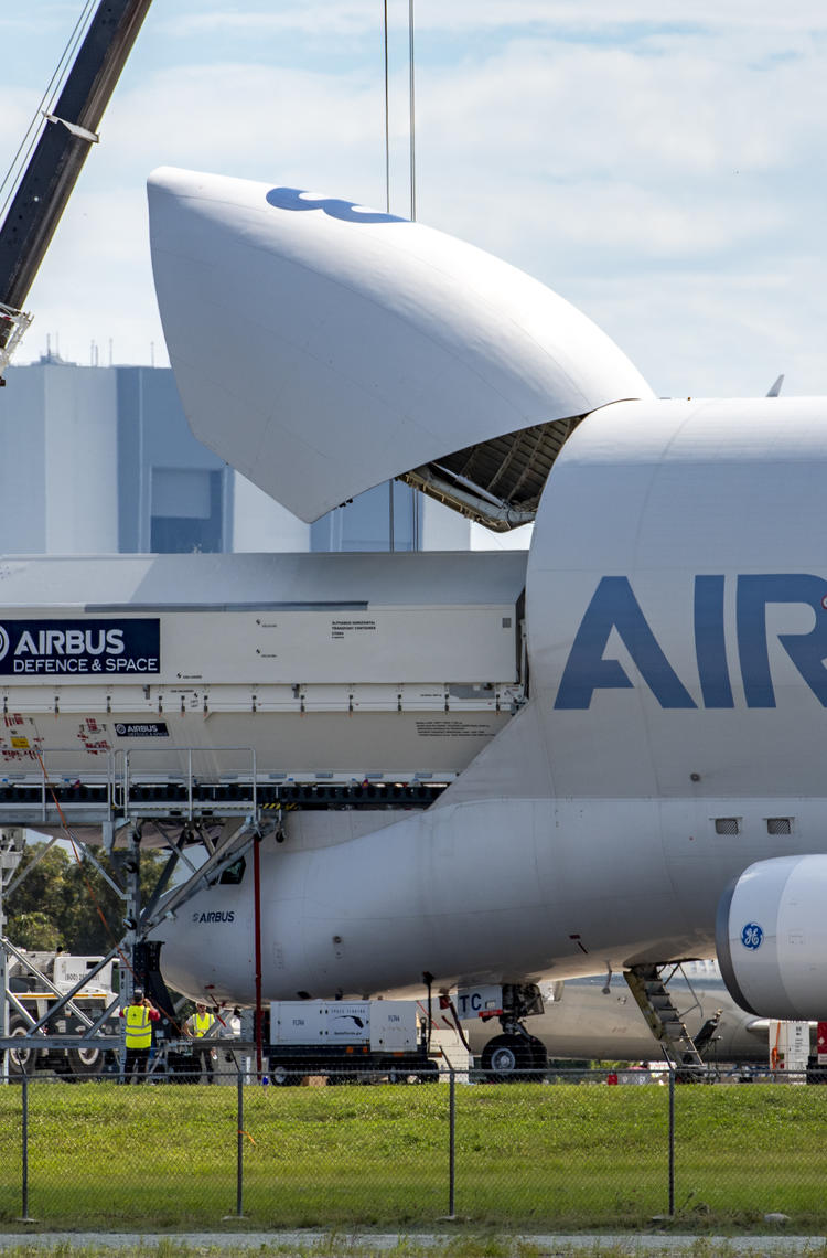  Unloading of Hotbird satellite in Cape Canaveral