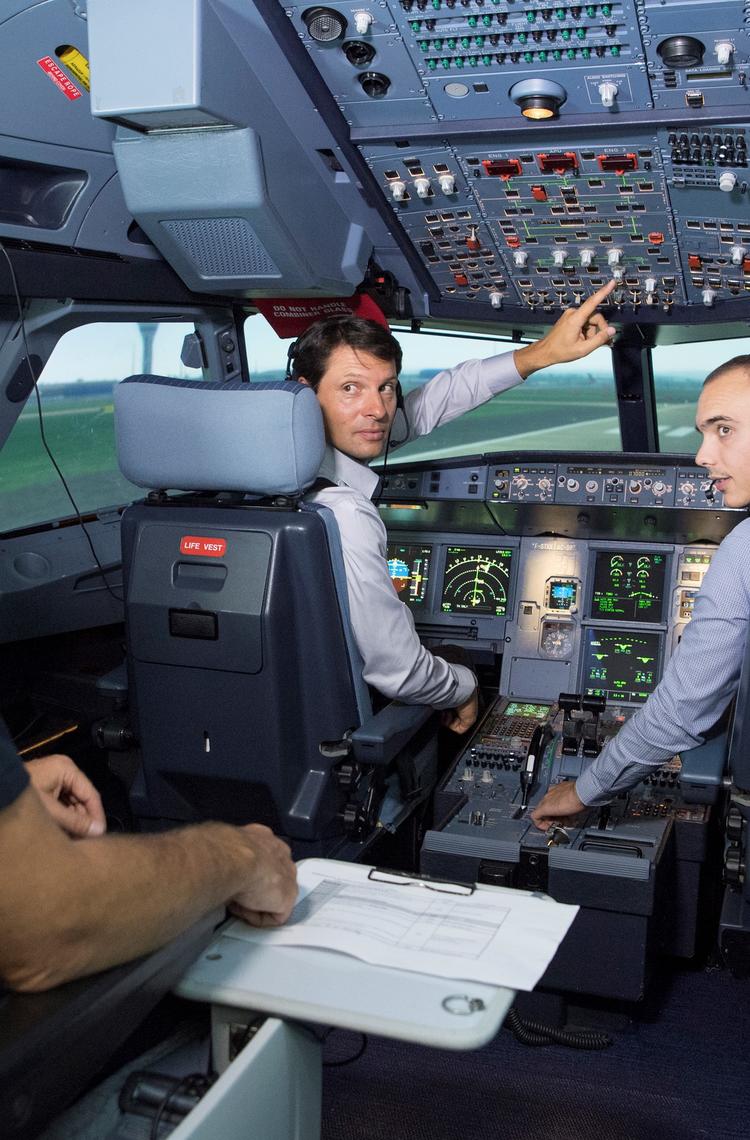 cadets in the A320 cockpit 