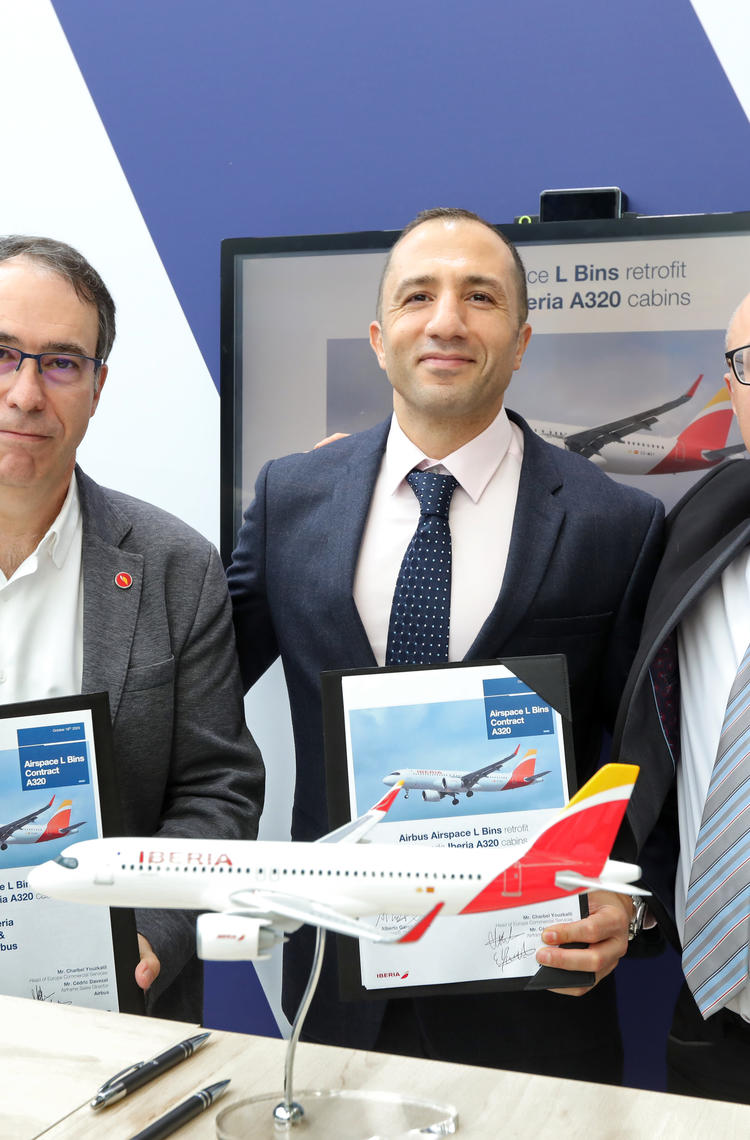 Iberia L Bins A320 signature ceremony