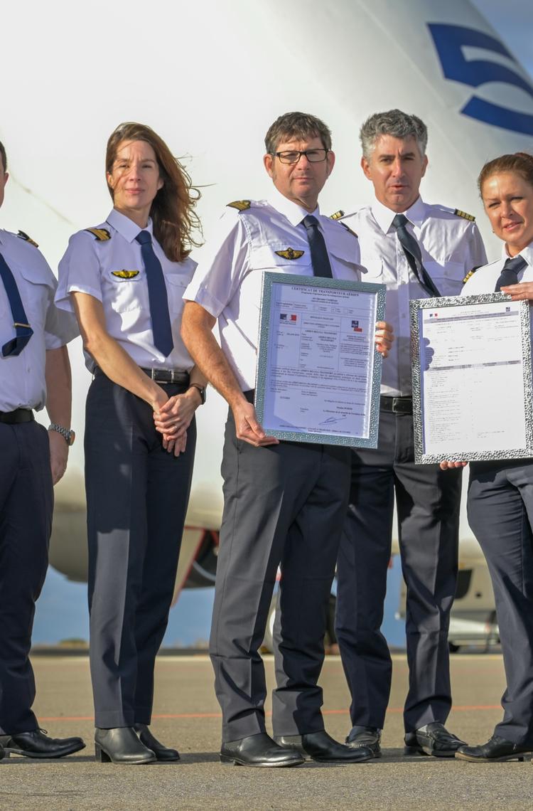AiBT pilots with AOC Certificate at Francazal