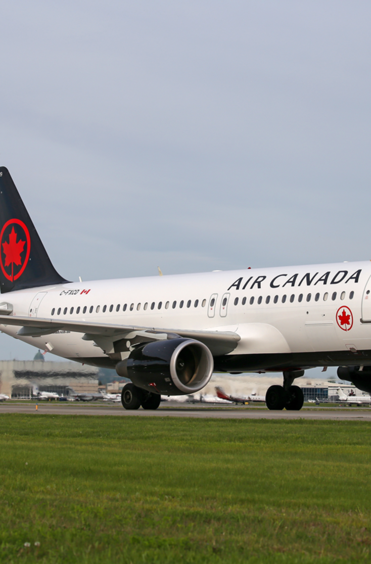 Air Canada A320 taxiing